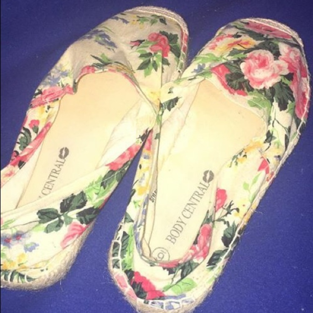 Flat flower & white shoes