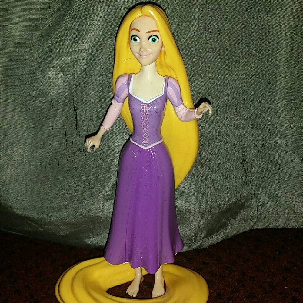 Girls Tangled room decorator.