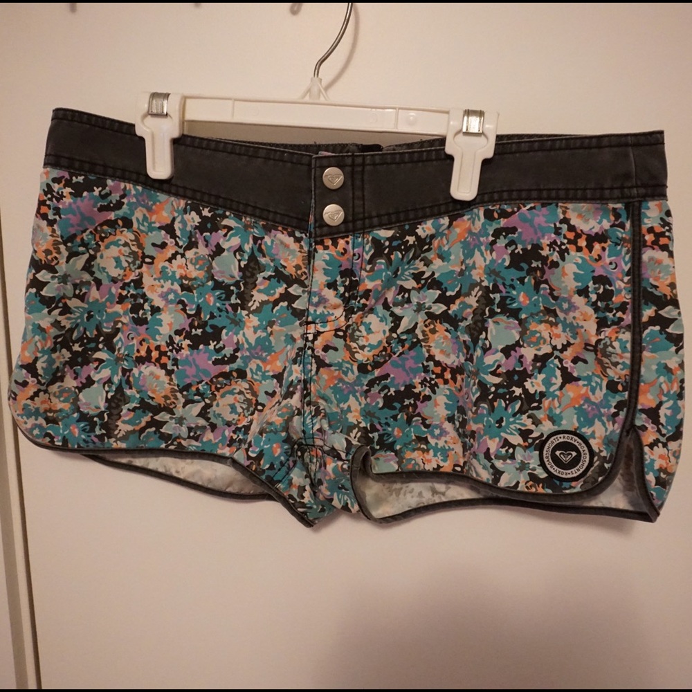 Roxy Boardshorts // Graphic Floral