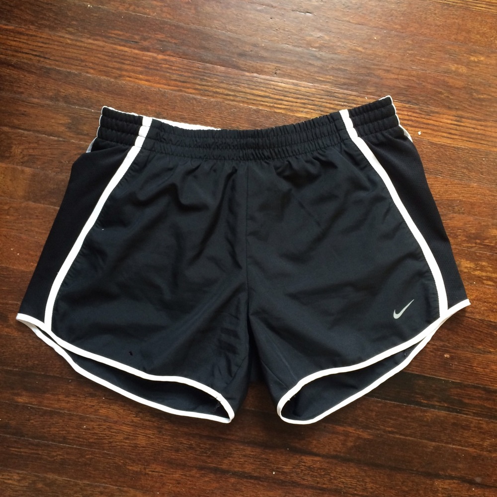 Black nike running shorts💪
