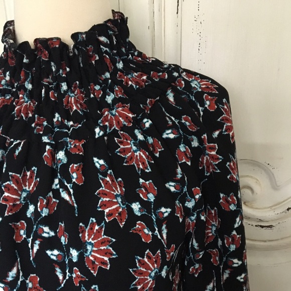 60s-Inspired Long Sleeved Mini Floral Dress - Picture 2 of 3