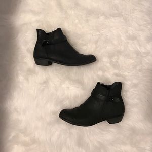 Cute little Merona Black booties🖤✨