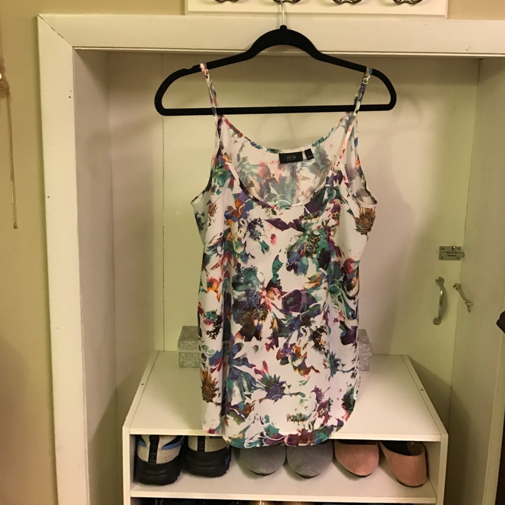 Flowey floral tank! Too big on me :(