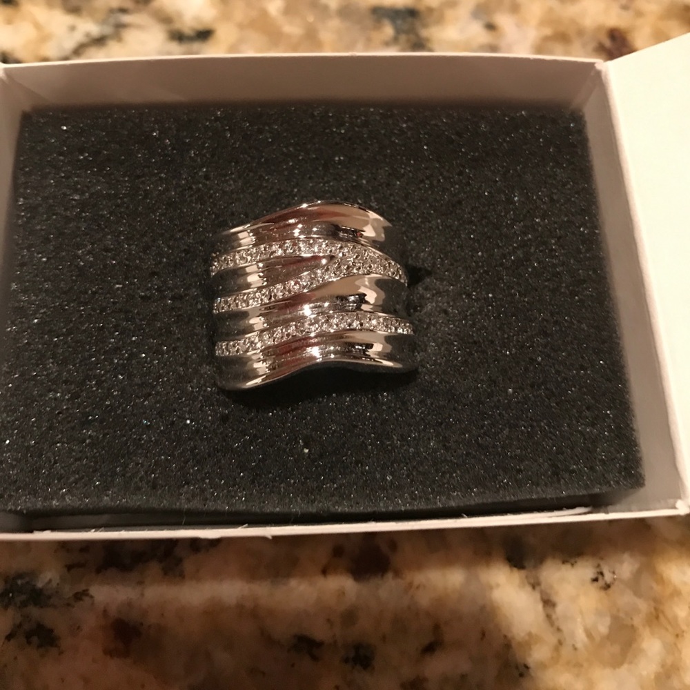 Lia Sophia revved up ring size 9