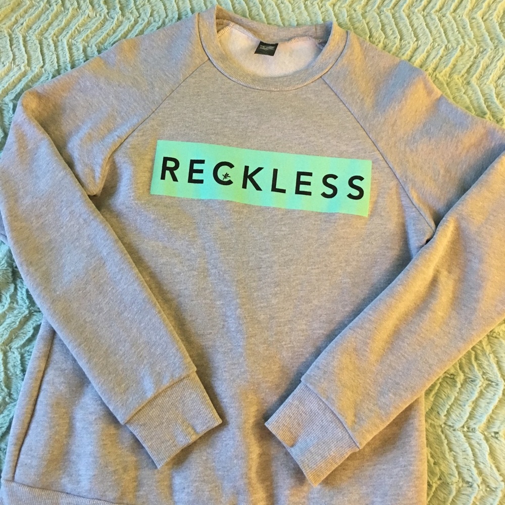 Young & Reckless Sweatshirt Size M