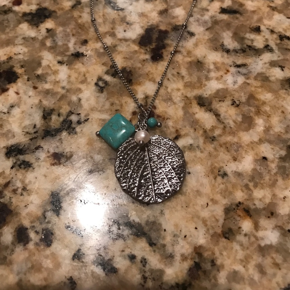 Lia Sophia poplar necklace