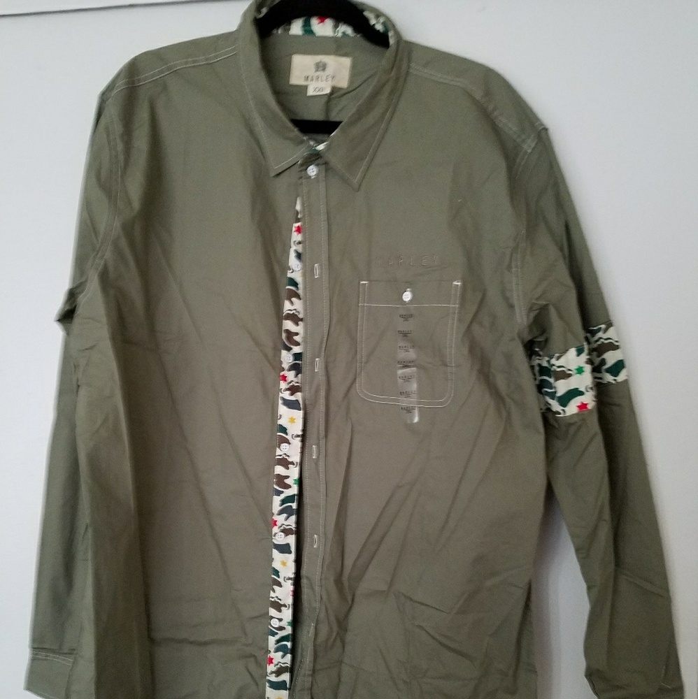 UNIQUE NWOT button down shirt