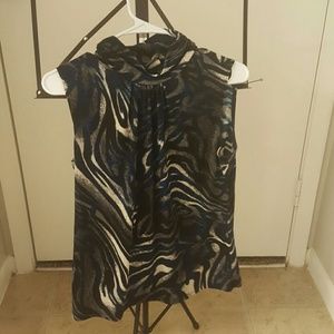 Sleeveless turtleneck