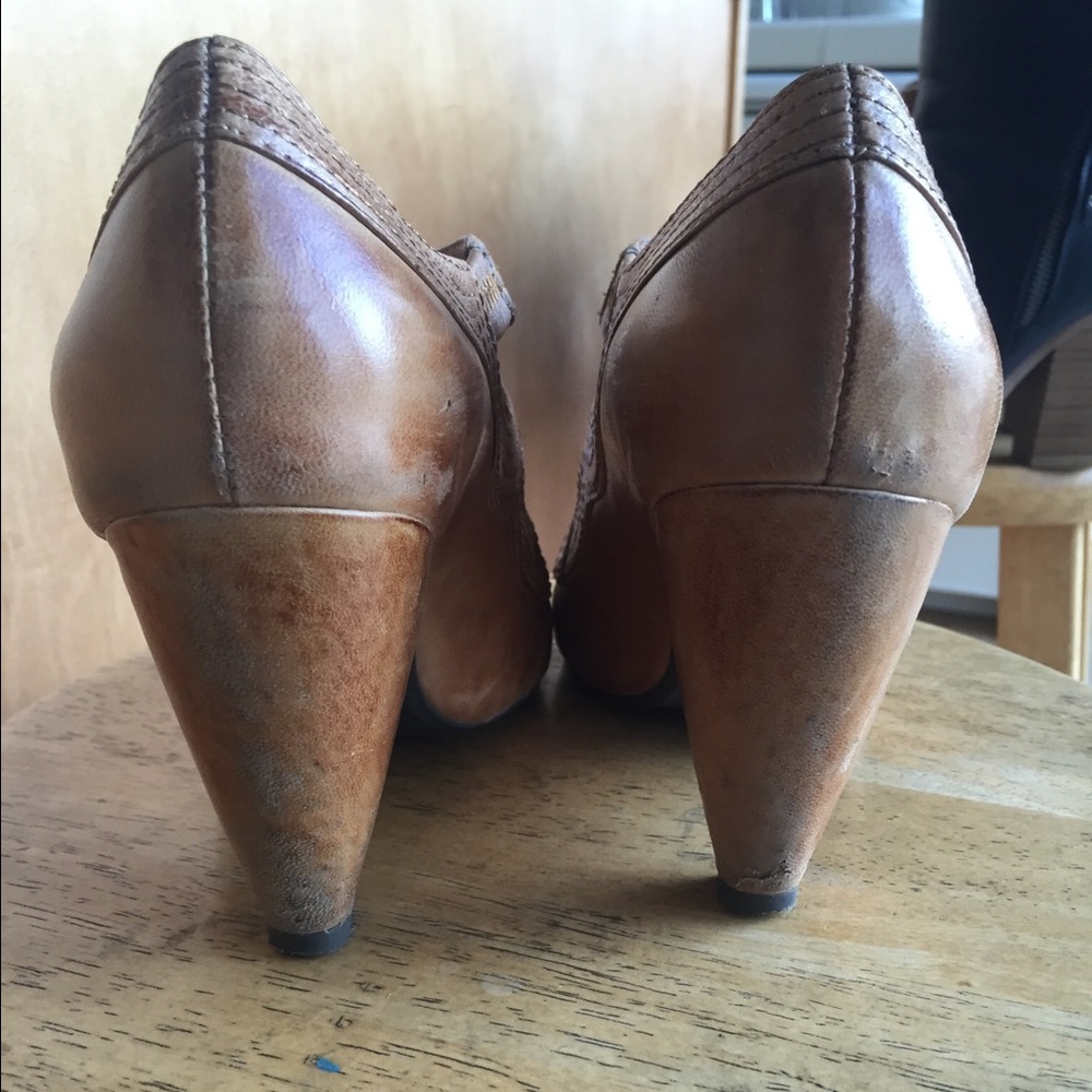 Unique camel heels - Picture 3 of 3