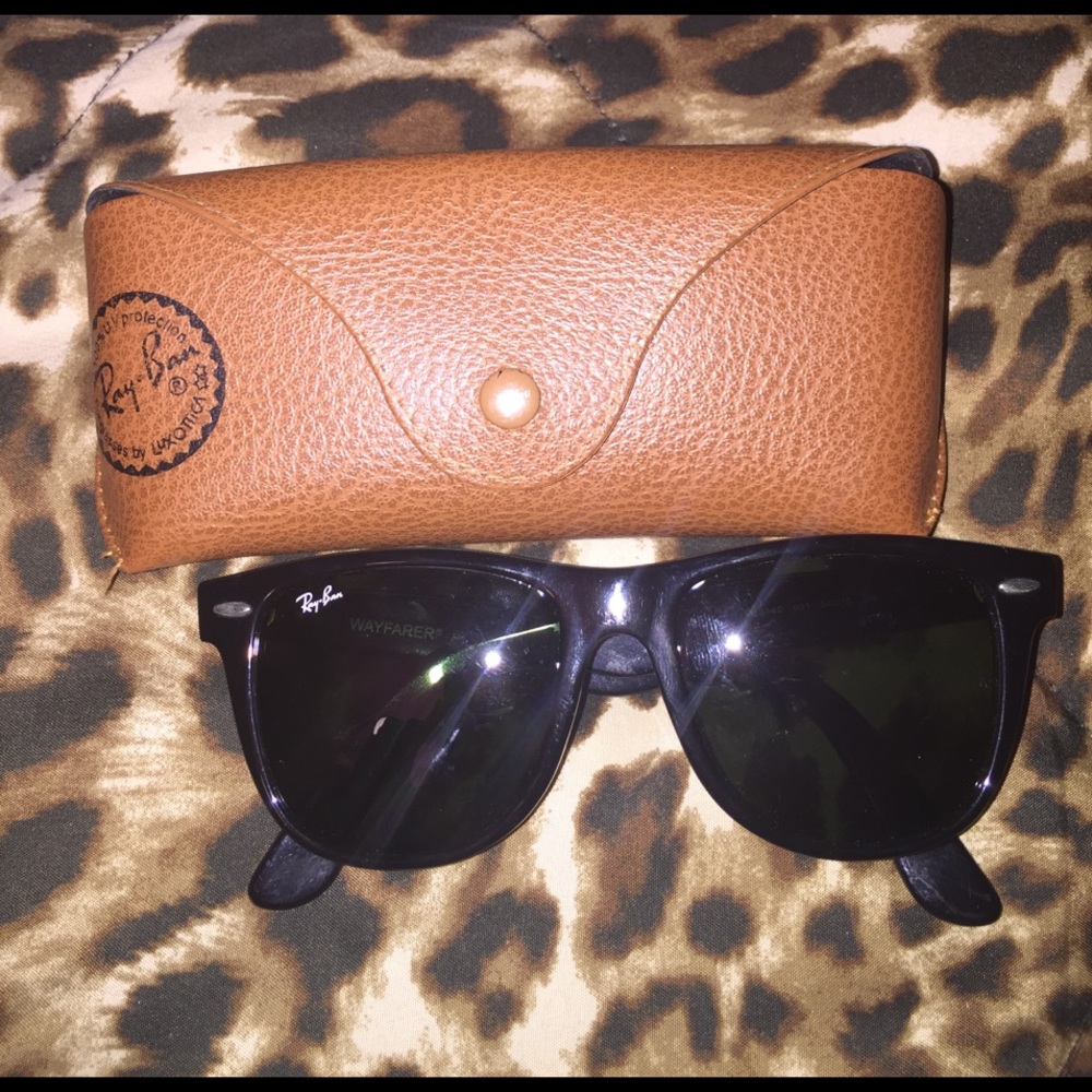 Authentic Classic Ray Ban Wayfarer Sunglasses.