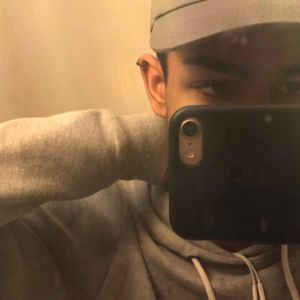 Meet your Posher, Johnniel