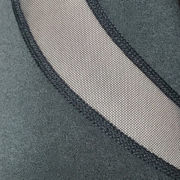 SOLD OUT // Mesh Paneled Capri Workout Legging - Picture 3 of 3