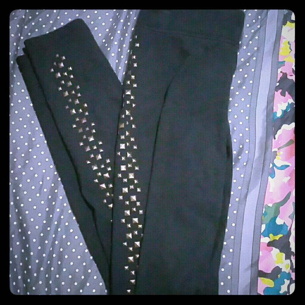 Aeropostale black studded leggings