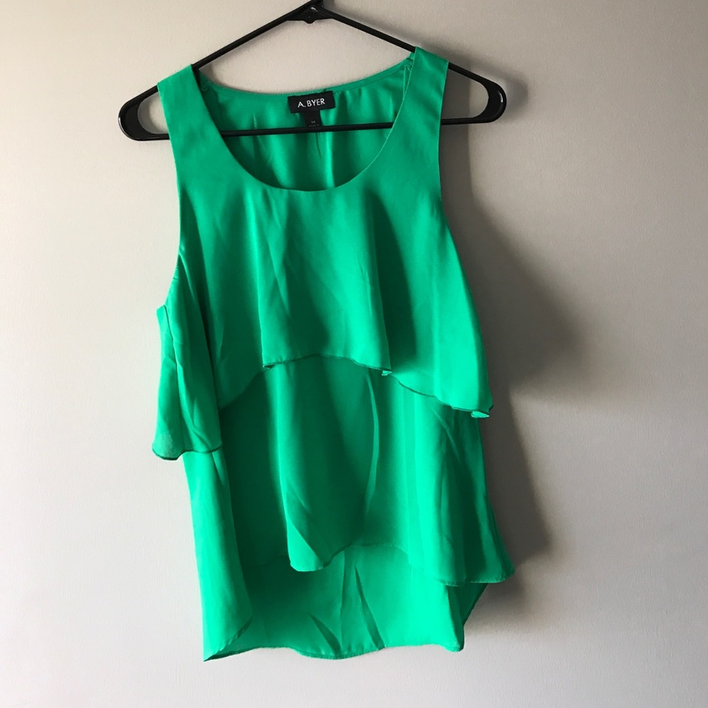Green sleeveless blouse with key hole on back