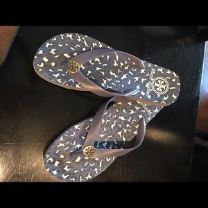 Tory Burch Flip Flops lavender animal print sz 9