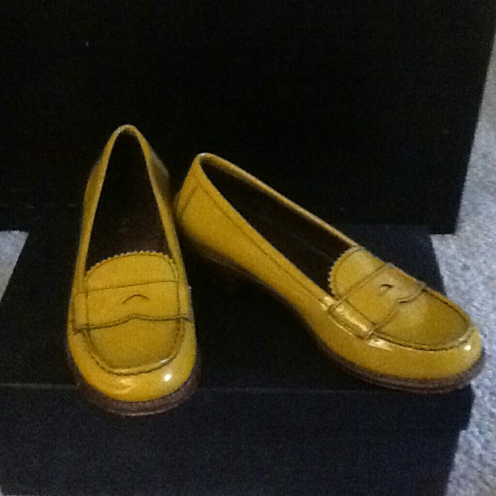 PRADA WOMENS FLAT LOAFERS