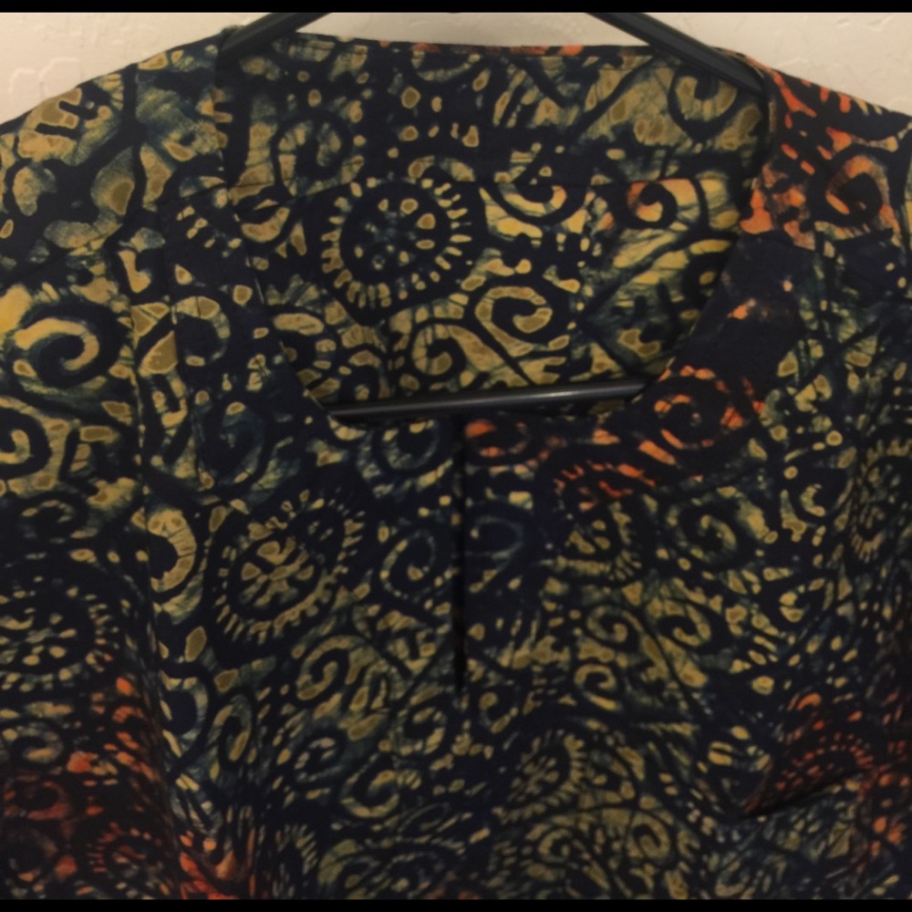 Beautiful African shirt - Picture 3 of 4
