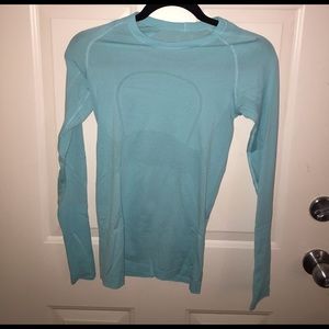 Long sleeved lulu lemon top in teal