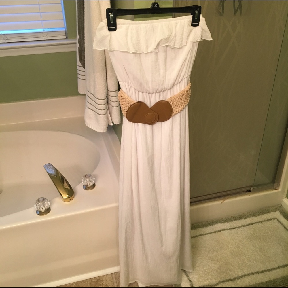 {Trixxi} White Strapless Dress