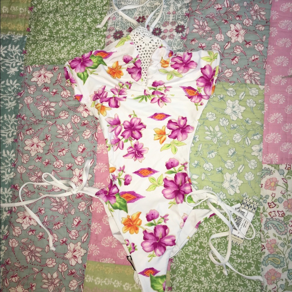 Festival One Piece- Tropical Bouquet