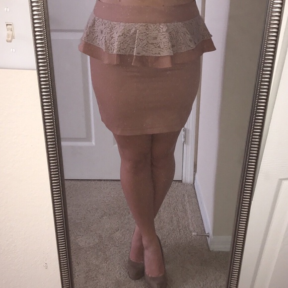 Dresses & Skirts - Blush peplum skirt