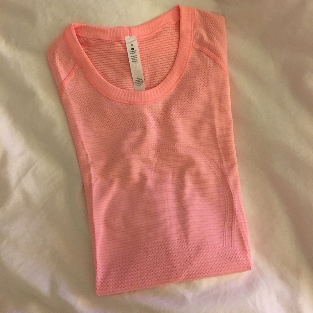 *NEVER WORN* Lululemon Swiftly Tech Tee