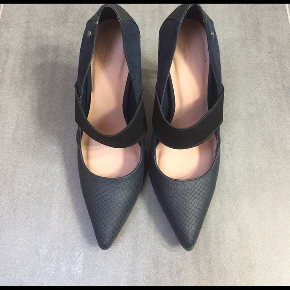 Simply Vera Vera Wang Shoes - Simply Vera Vera Wang navy heels