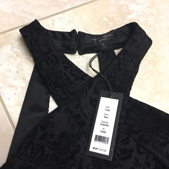 Romeo & Juliet Couture Criss Cross Halter Top - Picture 3 of 3