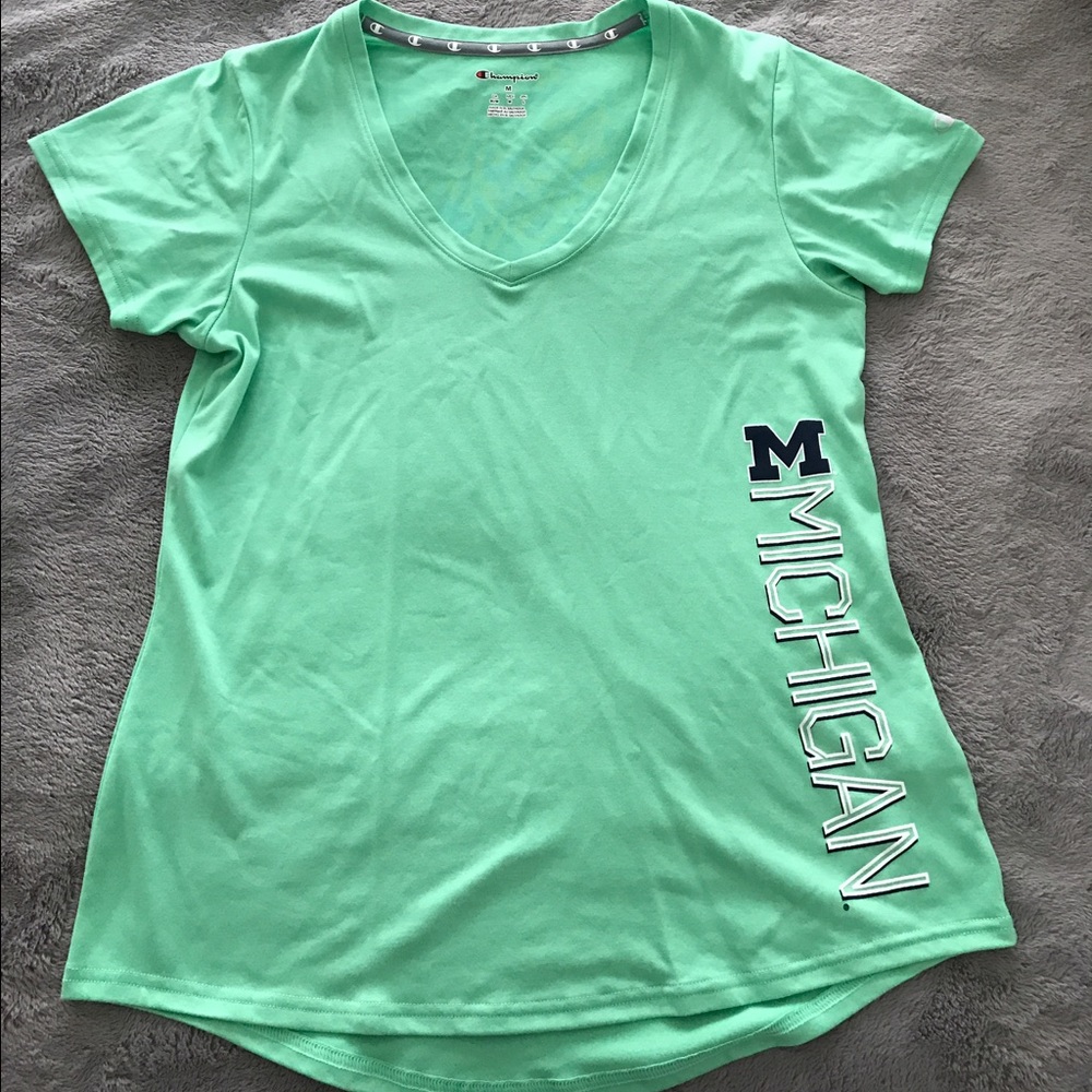 Woman's v neck top - Michigan