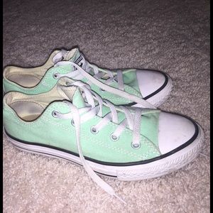 Mint green converse!