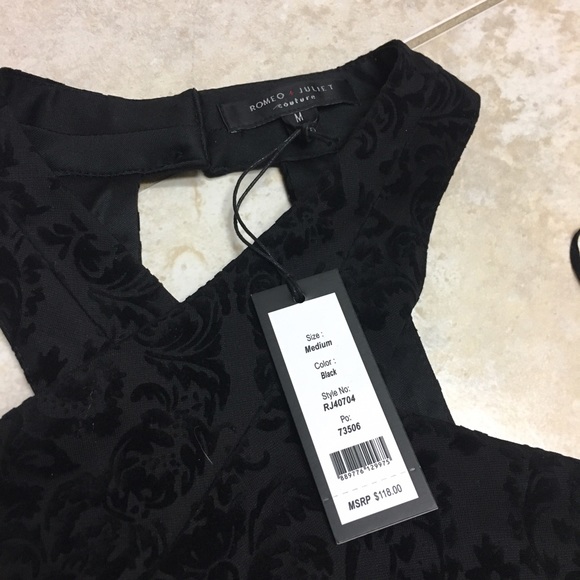 Romeo & Juliet Couture Criss Cross Halter Top - Picture 3 of 3