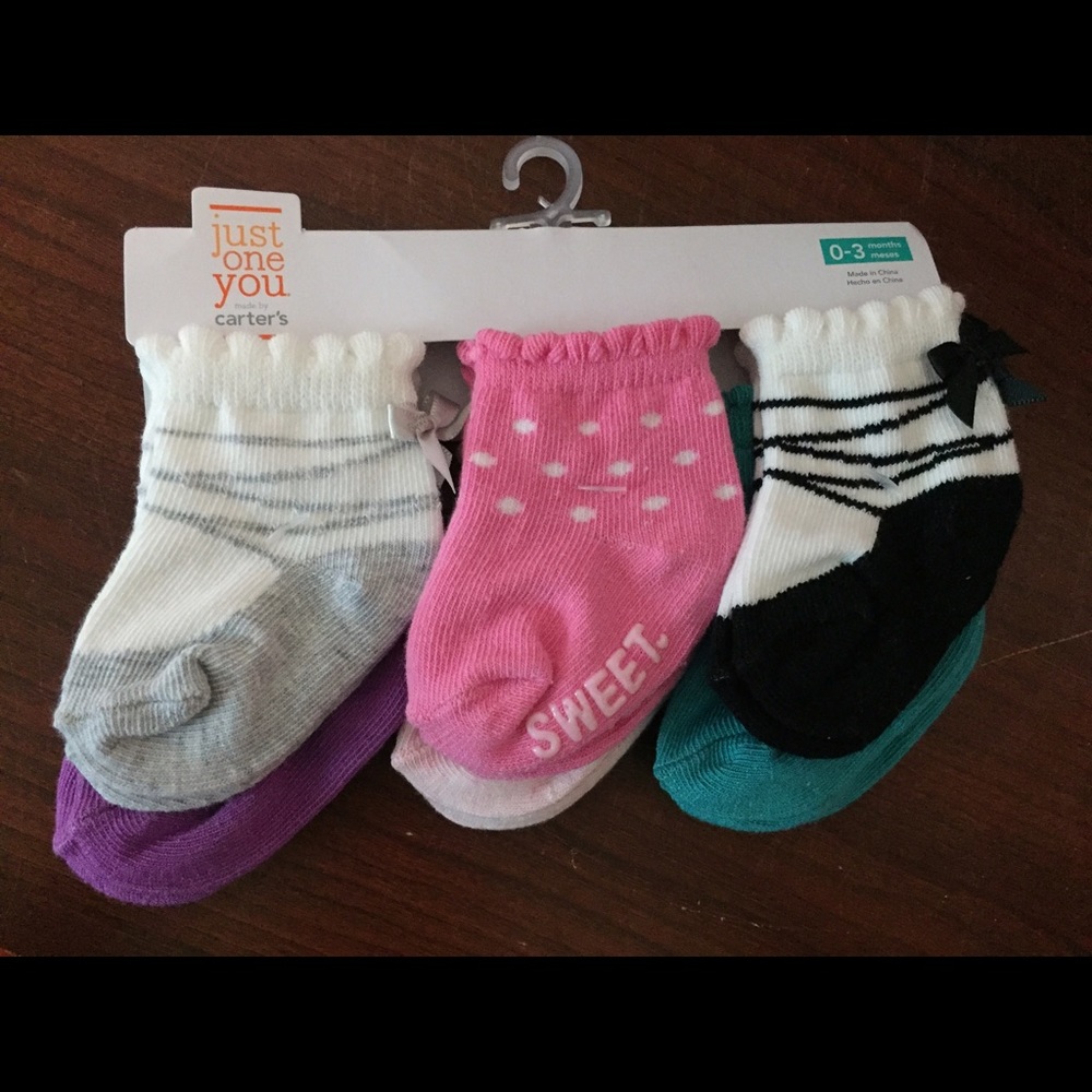 Carter's 0-3 mo 6 pack socks