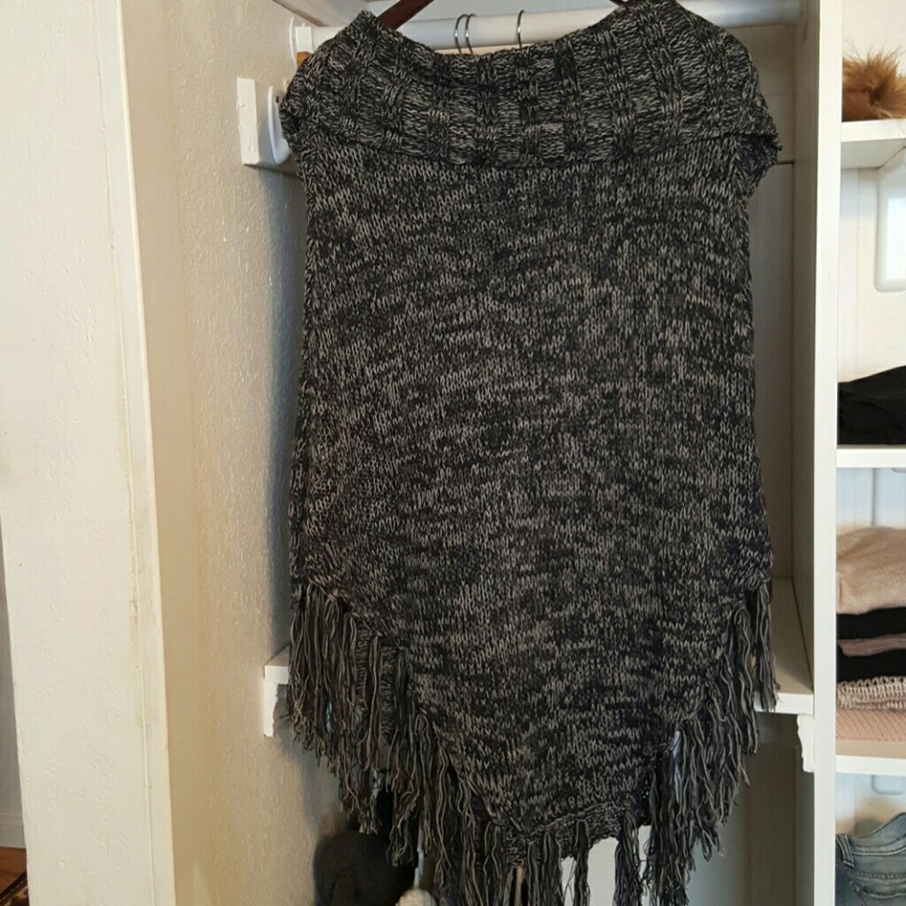 Poncho - Picture 2 of 3