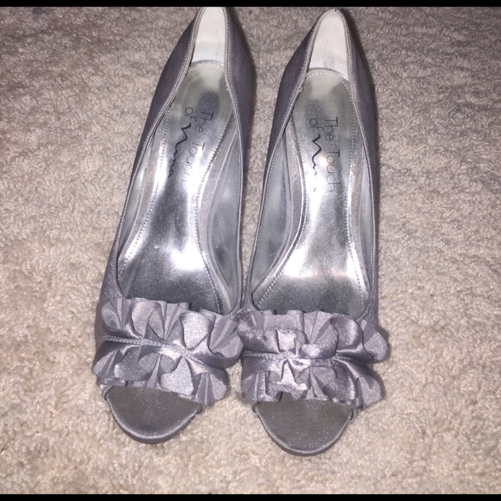 Grey w ruffled top wedges!