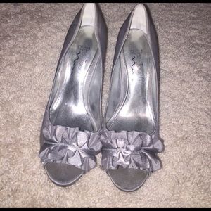 Grey w ruffled top wedges!