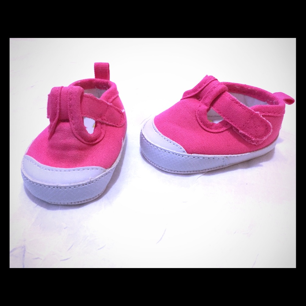 Newborn girl's shoes