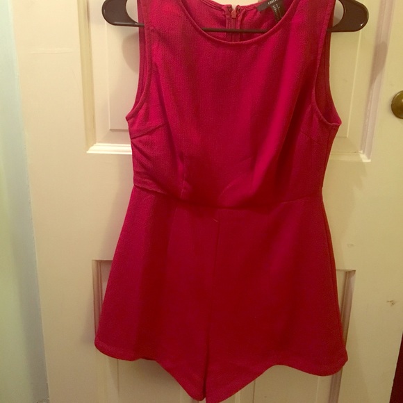 Red romper with tulip shape shorts - Picture 1 of 1