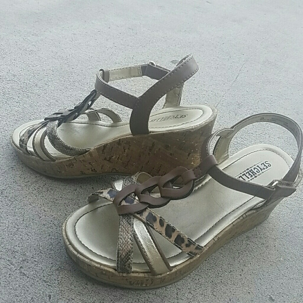 Little girl's wedges