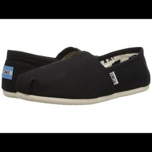 Women's TOMS size 8.5