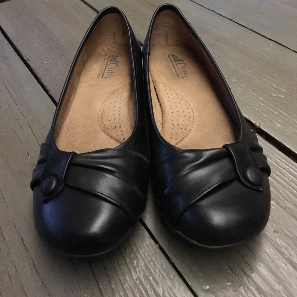 Black leather Round Toe Flats