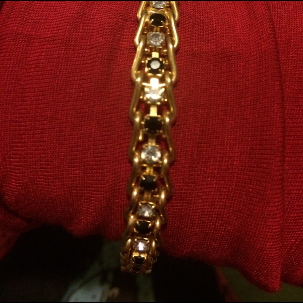 Costume jewelry bracelet