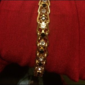 Costume jewelry bracelet