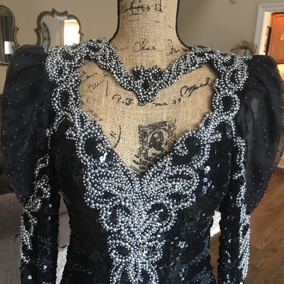 Stunning evening gown - Picture 2 of 4