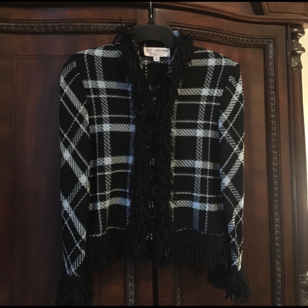 Stunning ST. JOHN sweater