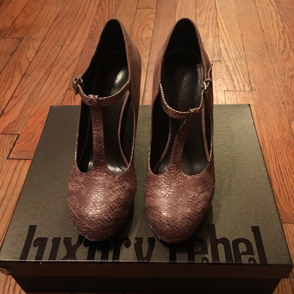 Luxury Rebel T-strap pump