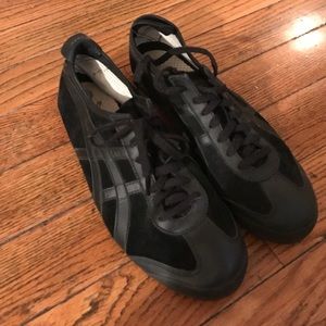Black Asics "onisuka tigers"