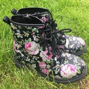 MOSSIMO spring flower boots very cute!!
