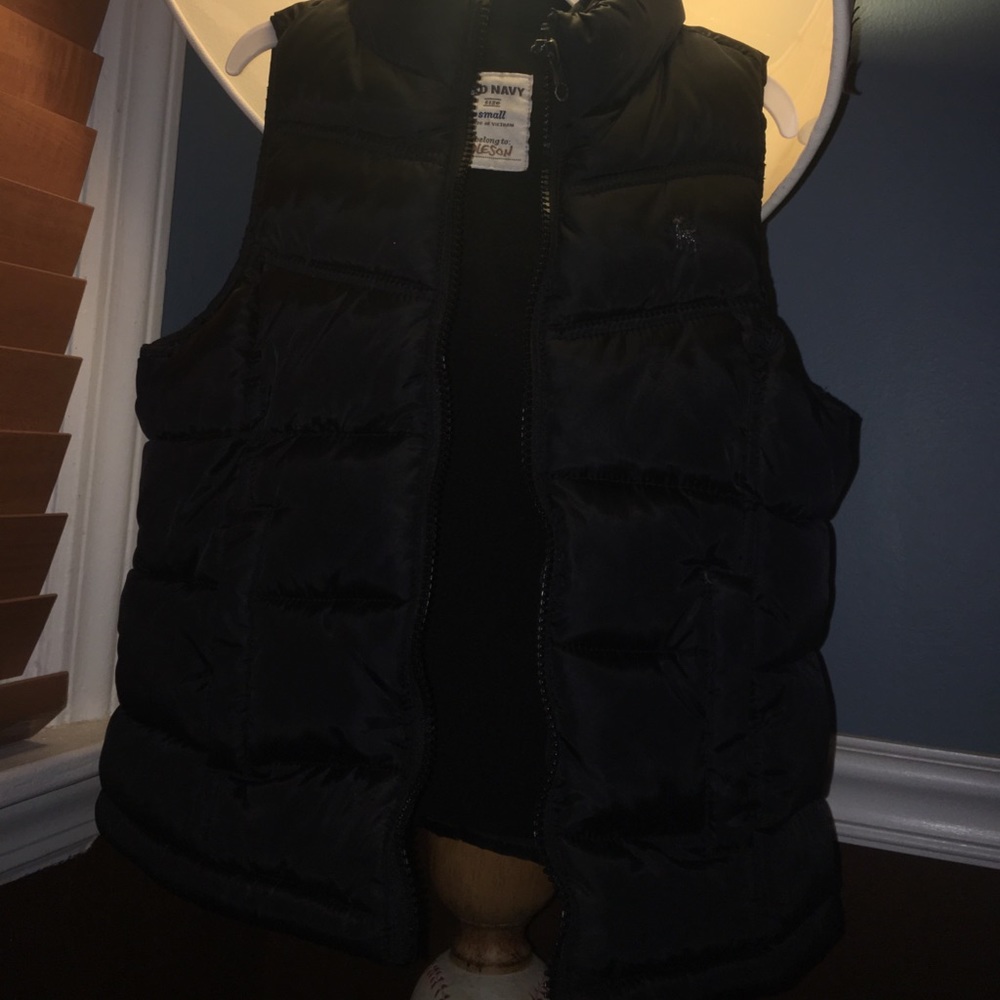 Old navy black puffer winter vest.