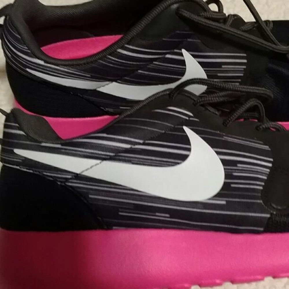 Nike Roshes size 10 women
