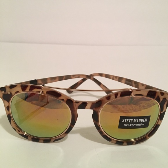 Steve Madden Accessories - 💕💕STEVE MADDEN SUNGLASSES / TAG TO PURCHASE